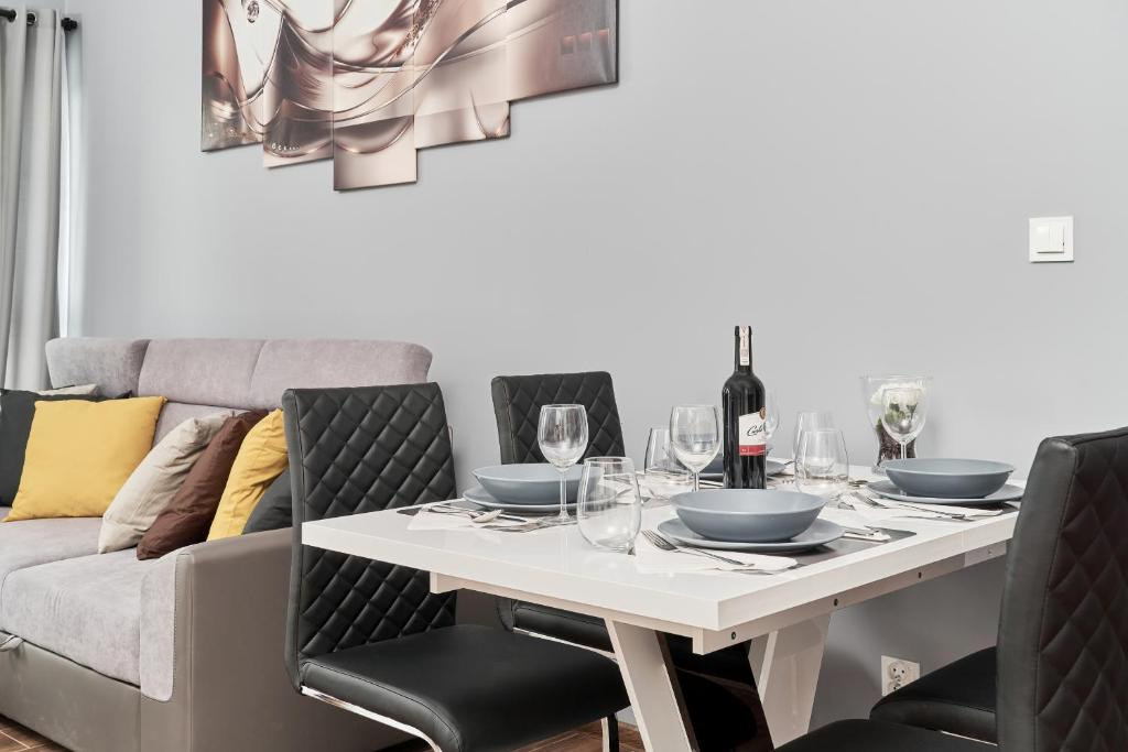 Część wypoczynkowa w obiekcie Apartments Wrocław Jana Pawła II with FREE PARKING Wrocław by Noclegi Renters
