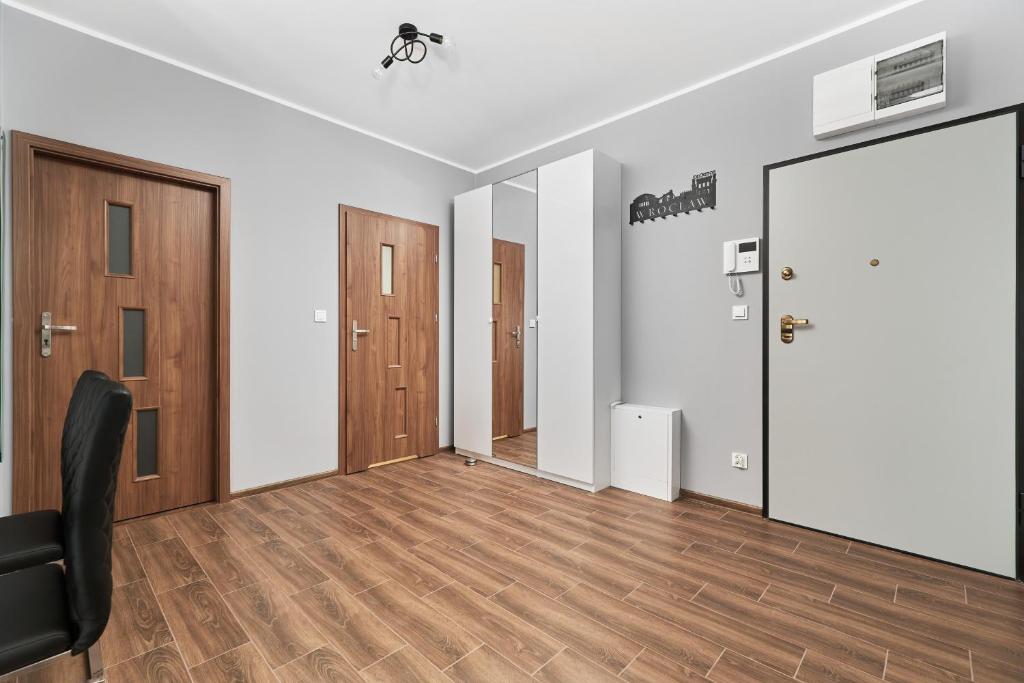 Zdjęcie z galerii obiektu Apartments Wrocław Jana Pawła II with FREE PARKING Wrocław by Noclegi Renters we Wrocławiu