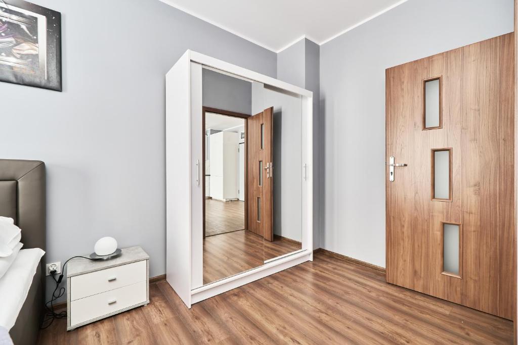 Zdjęcie z galerii obiektu Apartments Wrocław Jana Pawła II with FREE PARKING Wrocław by Noclegi Renters we Wrocławiu