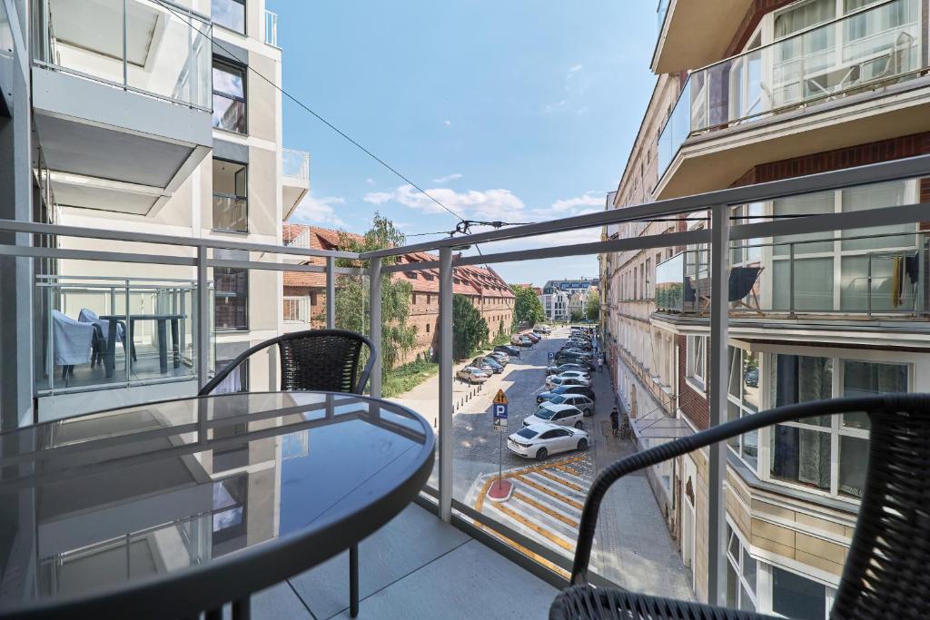 Balkon lub taras w obiekcie Apartments Wrocław Jana Pawła II with FREE PARKING Wrocław by Noclegi Renters