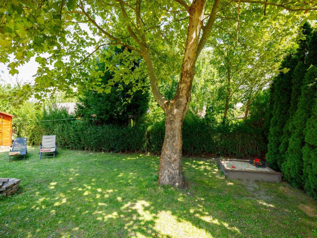 Vonkajšia záhrada v ubytovaní Holiday Home Christoph by Interhome