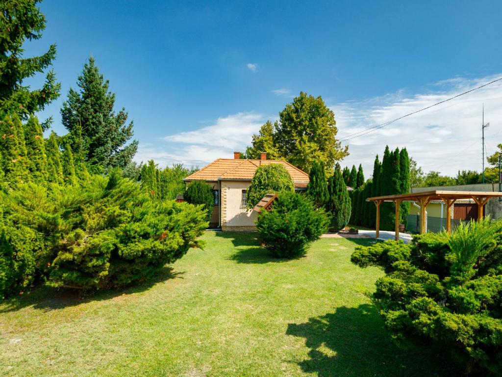 Vonkajšia záhrada v ubytovaní Holiday Home Christoph by Interhome