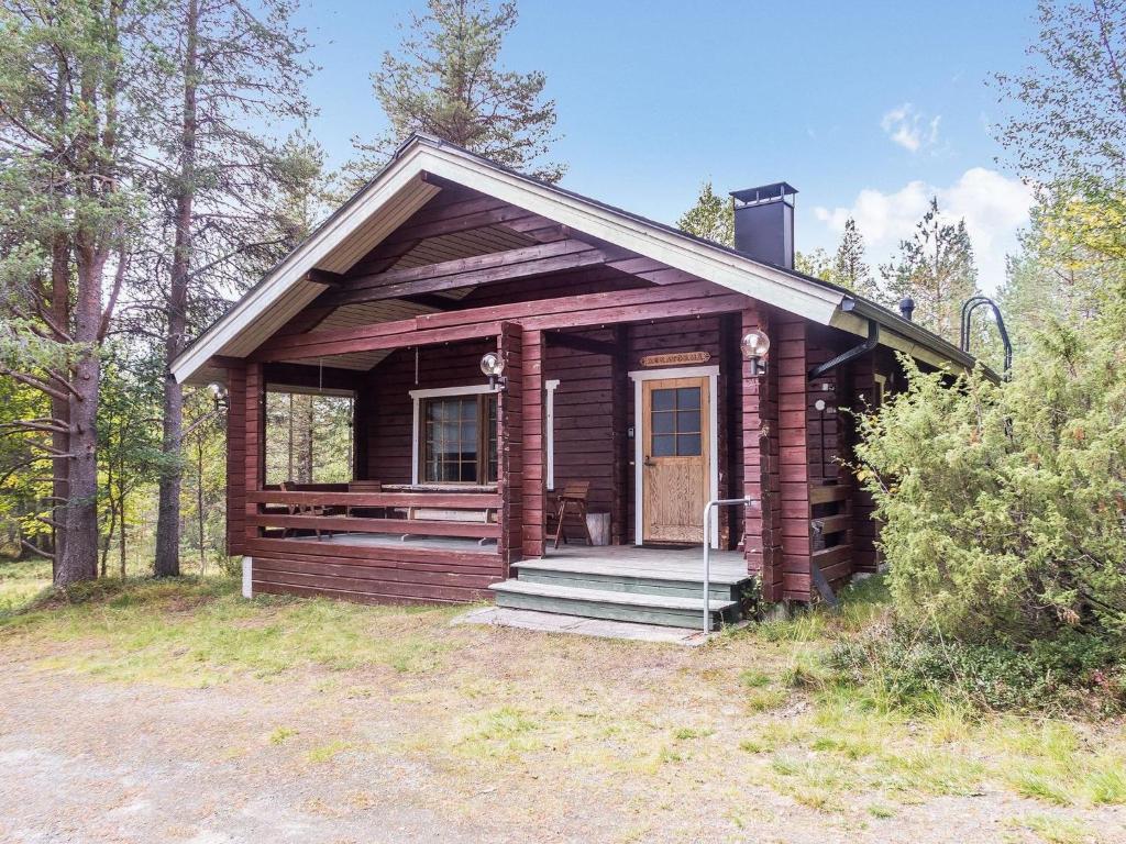 ルカにあるHoliday Home Rukatörmä- kesäjärvi by Interhomeの小さな小屋