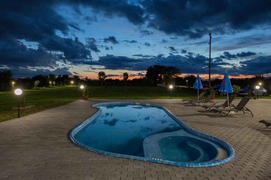 Bazén v ubytování Hotel Sunrise nebo v jeho okolí