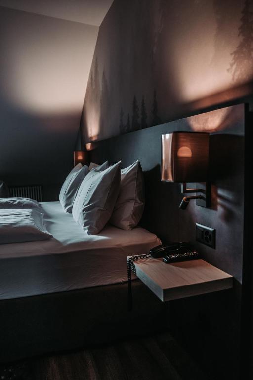 Postel nebo postele na pokoji v ubytování The HEY HOTEL