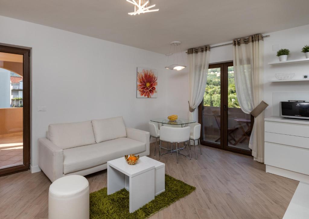 Posedenie v ubytovaní Apartments Setemana