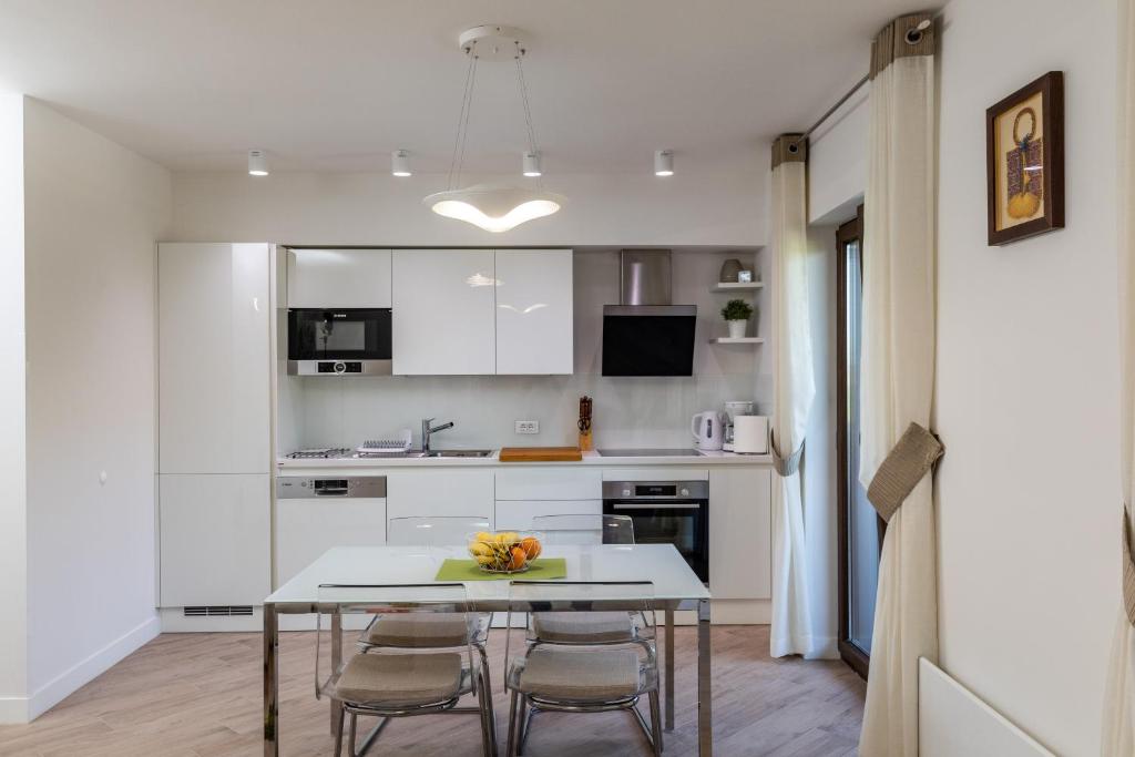 Kuchyňa alebo kuchynka v ubytovaní Apartments Setemana