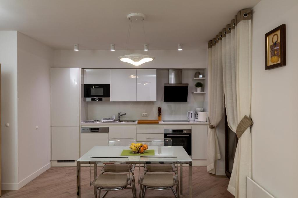 Kuchyňa alebo kuchynka v ubytovaní Apartments Setemana