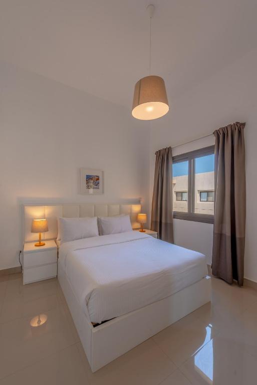 Postel nebo postele na pokoji v ubytování VESTA - El Gouna Residence