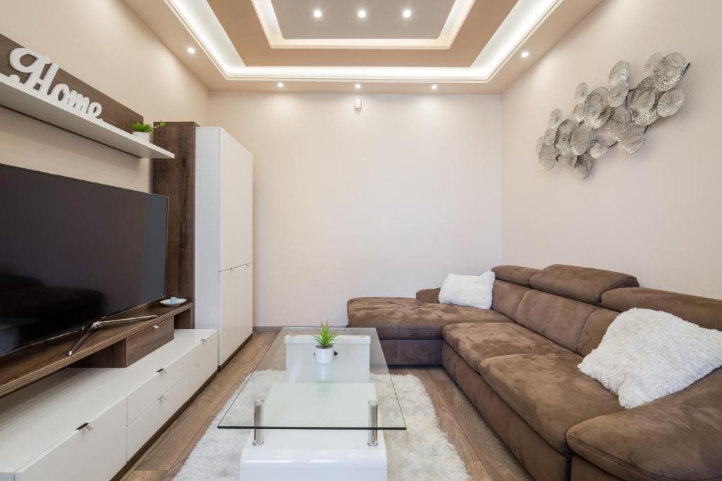 Televízia a/alebo spoločenská miestnosť v ubytovaní BpR Pure Nature Designer Suite