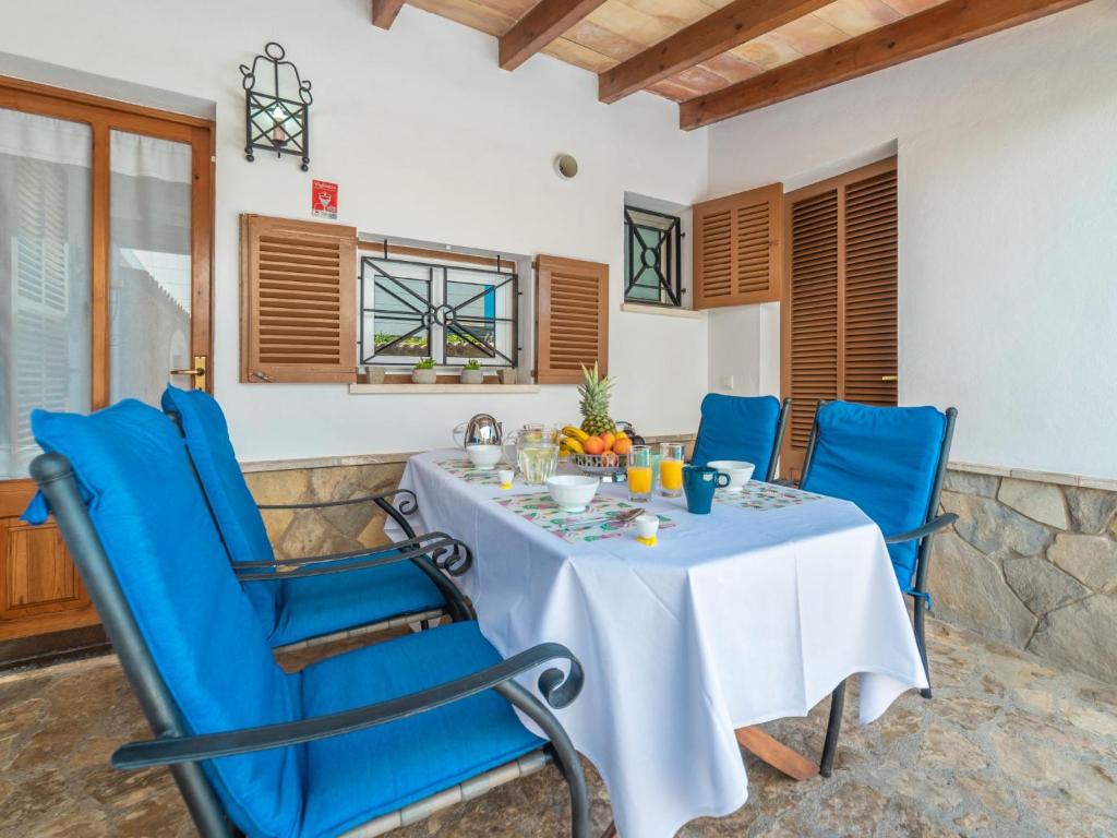 Posezení v ubytování Holiday Home Pintor Beach House by Interhome