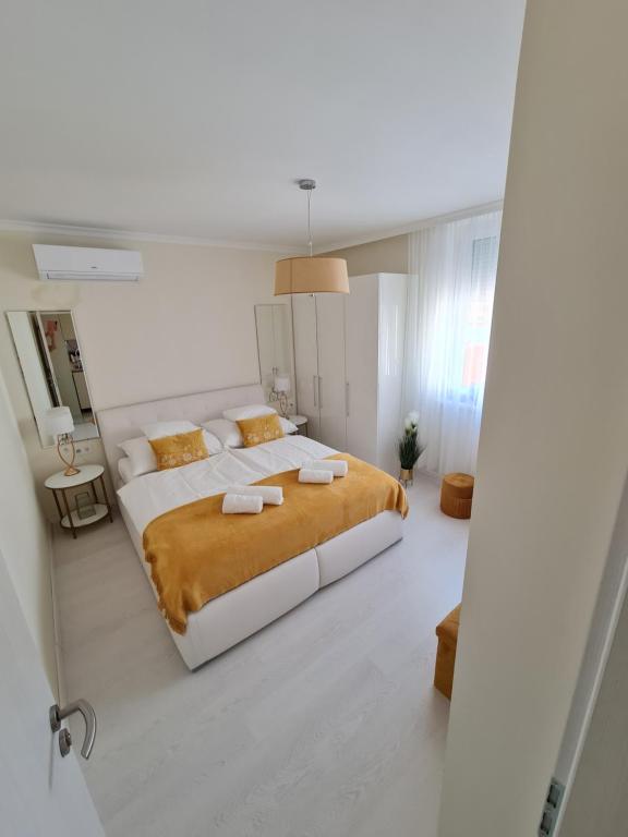 Posteľ alebo postele v izbe v ubytovaní Kolibri Apartman