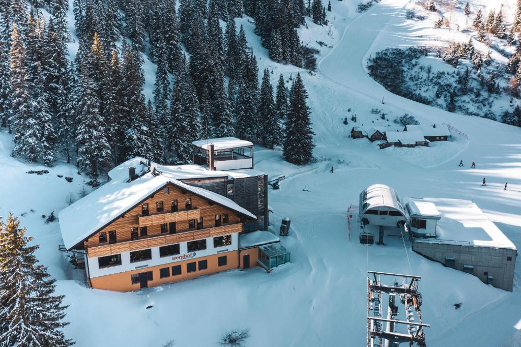 Fotografia z galérie ubytovania Hotel Berghof - Riesneralm v destinácii Donnersbachwald