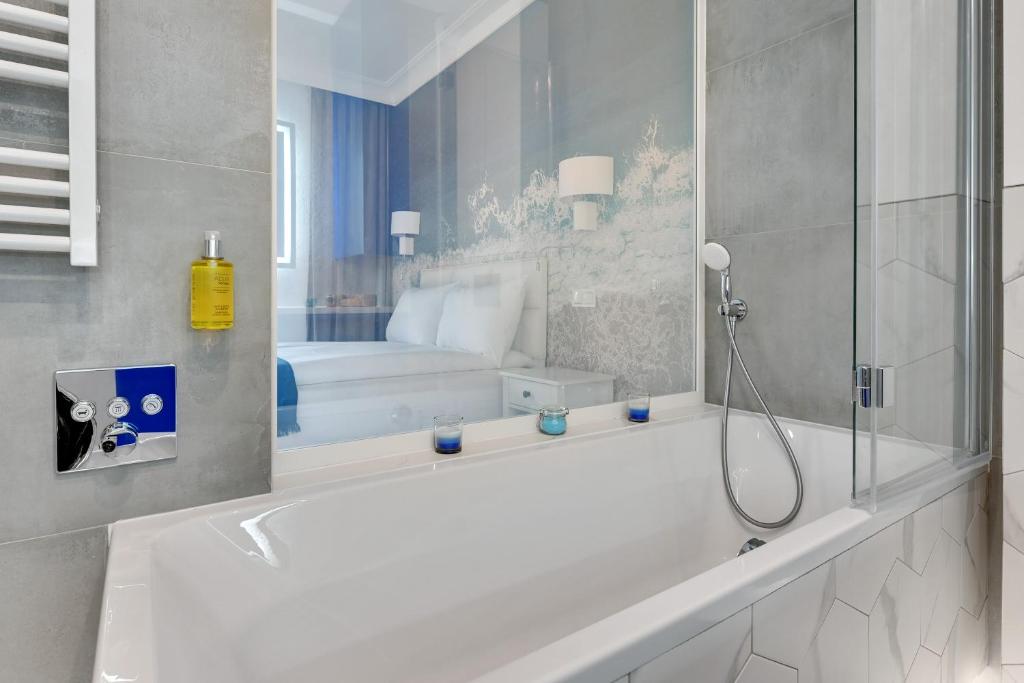 Łazienka w obiekcie GRANO APARTMENTS Gdańsk Old Town SPA & Wellness - GRANO APARTMENTS Gdańsk Residence SPA & Wellness