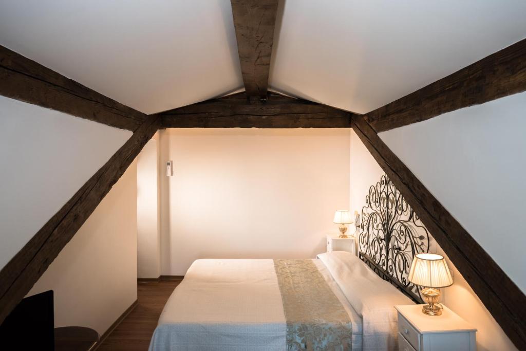 Postel nebo postele na pokoji v ubytování Ca' Settecento "Villa Cavazza Querini"