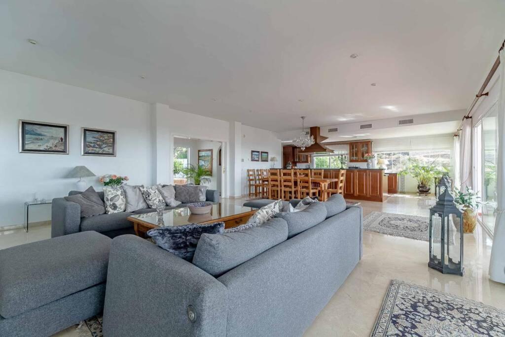 Posedenie v ubytovaní 49-Exclusive Villa With Private Pool & Breathtaking Views in Mijas!