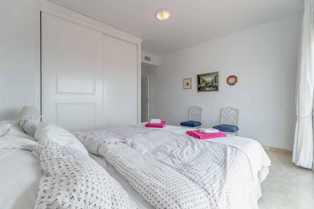 Posteľ alebo postele v izbe v ubytovaní 49-Exclusive Villa With Private Pool & Breathtaking Views in Mijas!