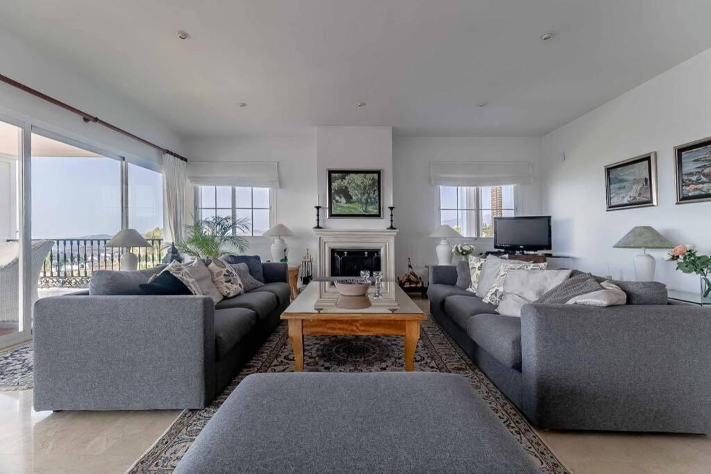Posedenie v ubytovaní 49-Exclusive Villa With Private Pool & Breathtaking Views in Mijas!