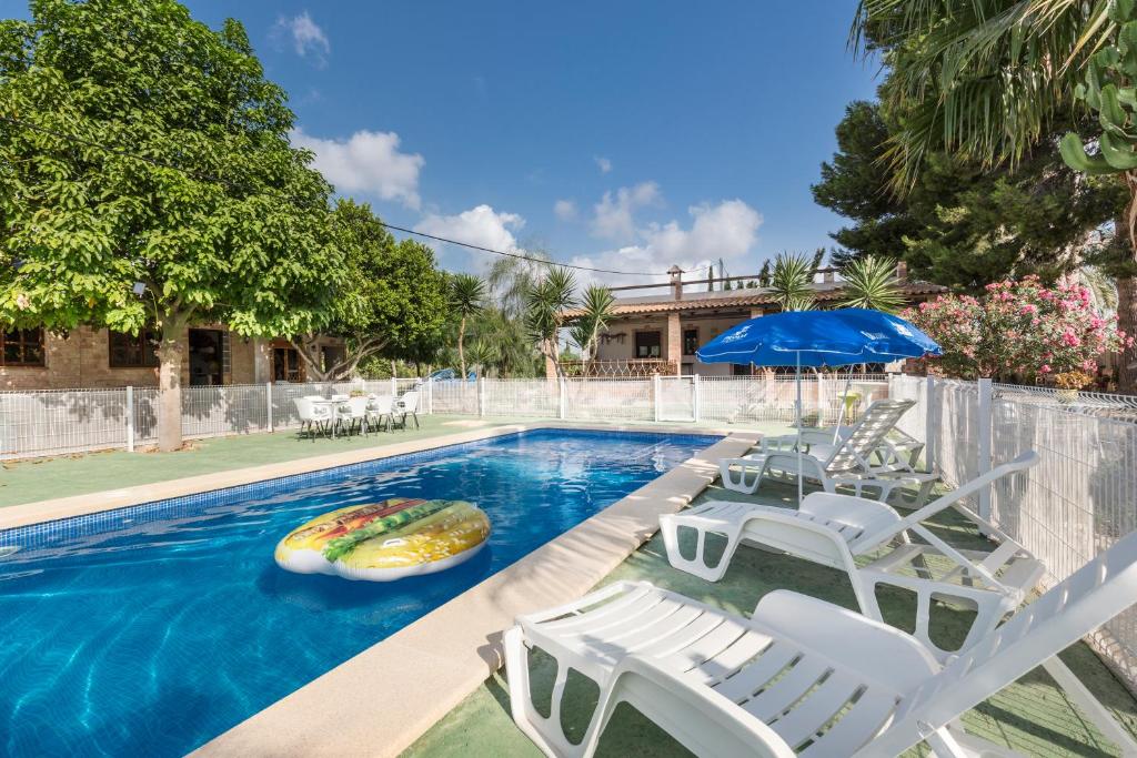 Bazén v ubytování VILLA FINA (piscina/wifi/barbacoa/parking) nebo v jeho okolí