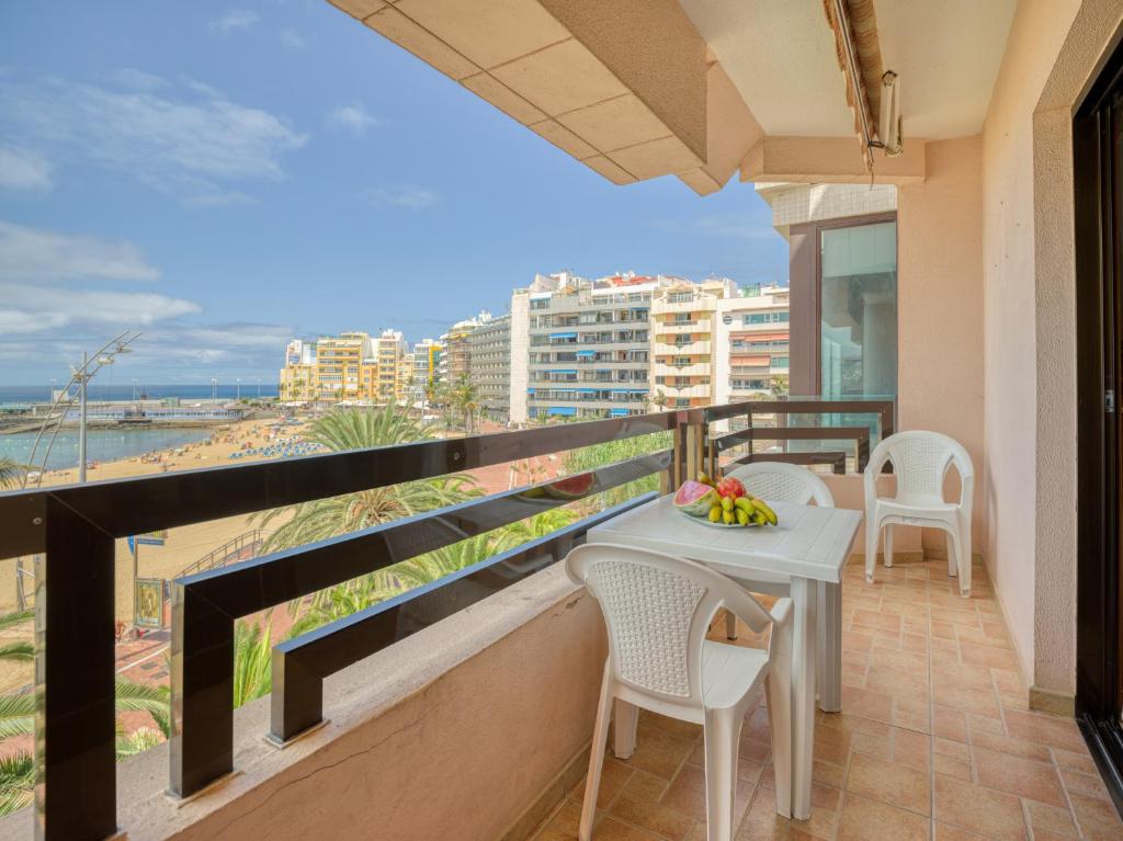Huge Balcony over Las Canteras By CanariasGetaway, Las Palmas de Gran  Canaria – Updated 2023 Prices