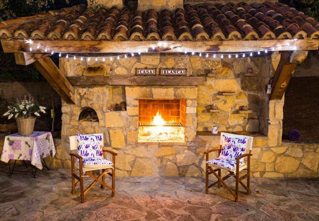 Fotografie z fotogalerie ubytování Casa Blanca de La Sierra hasta 24 hasta personas con Piscina Salina y Bbq v destinaci Pelayos de la Presa