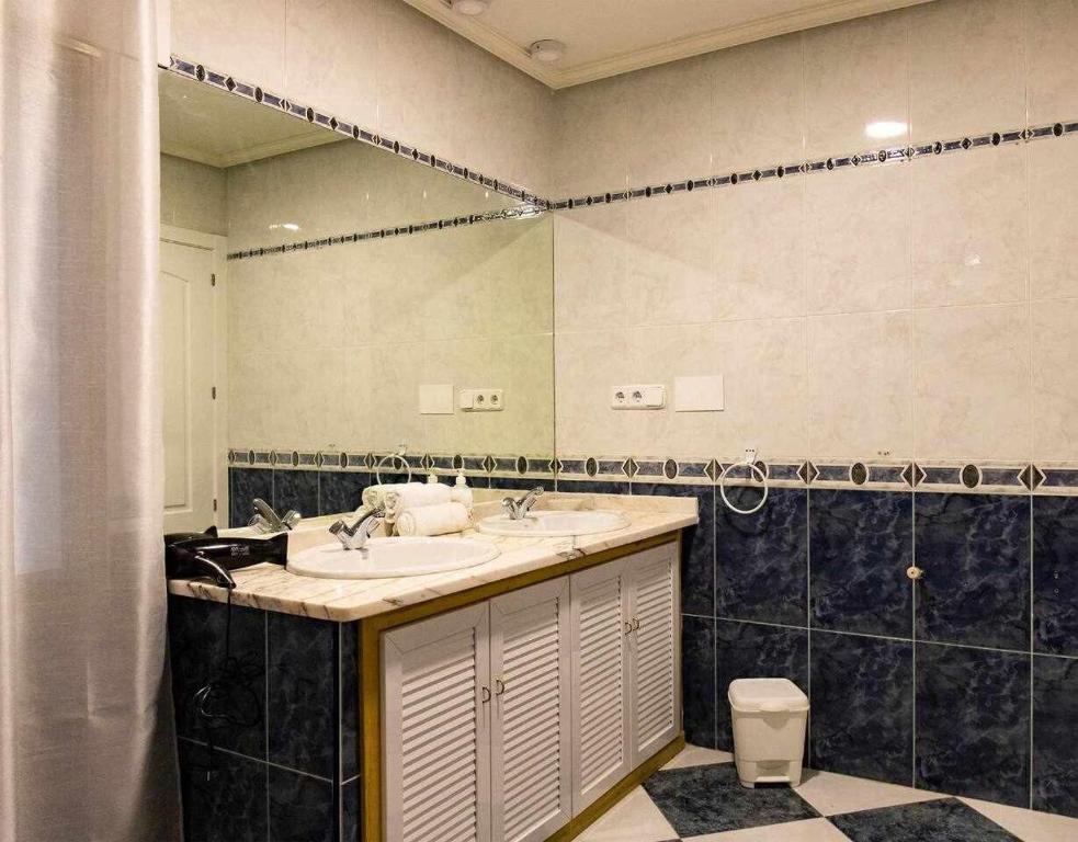 Fotografie z fotogalerie ubytování Casa Blanca de La Sierra hasta 24 hasta personas con Piscina Salina y Bbq v destinaci Pelayos de la Presa