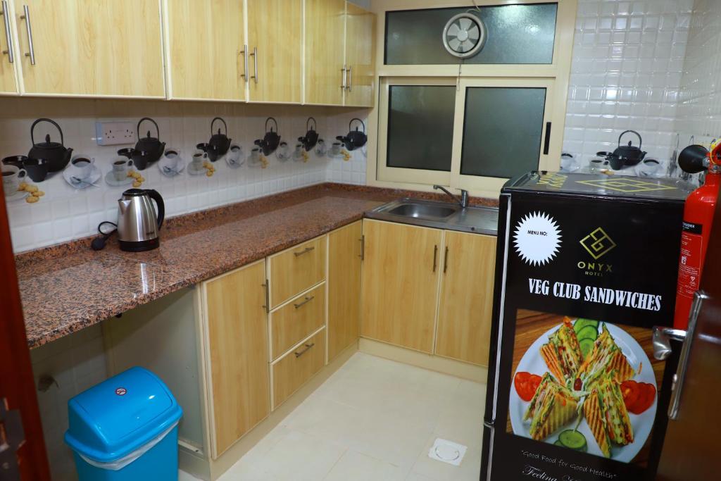 Kuchyň nebo kuchyňský kout v ubytování Onyx Hotel Apartments - MAHA HOSPITALITY GROUP