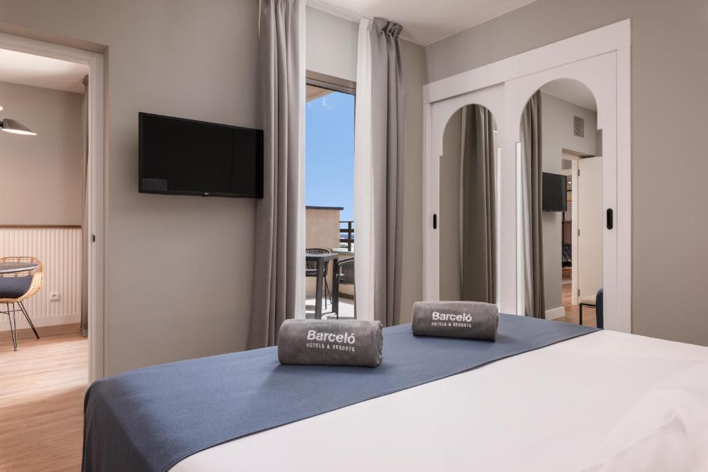 Barceló Lanzarote Royal Level - Junior Suite Deluxe (2 Adults + 1 Child)