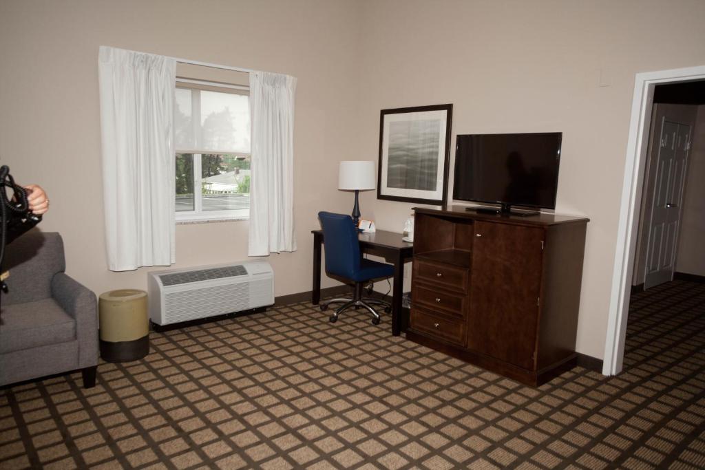 Baymont by Wyndham Erie - 