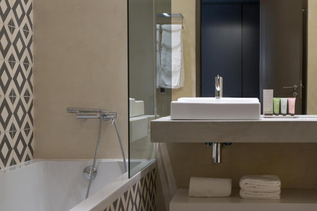 Koupelna v ubytování OZADI Tavira Hotel