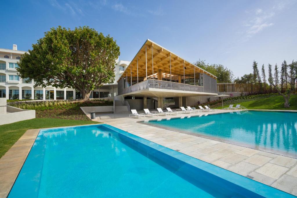 Bazén v ubytování OZADI Tavira Hotel nebo v jeho okolí