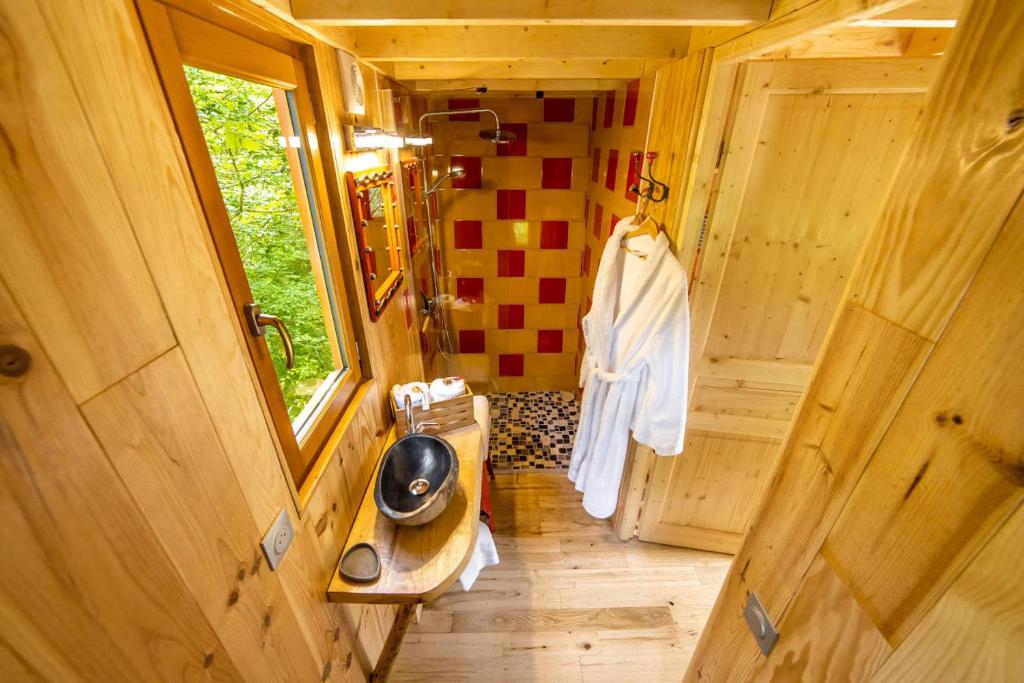 Koupelna v ubytování Nid'en'Ô cabanes et spa Lot et Dordogne