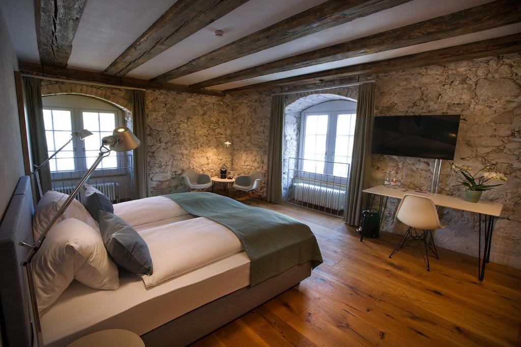 Ein Bett oder Betten in einem Zimmer der Unterkunft Gasthaus zum Trauben