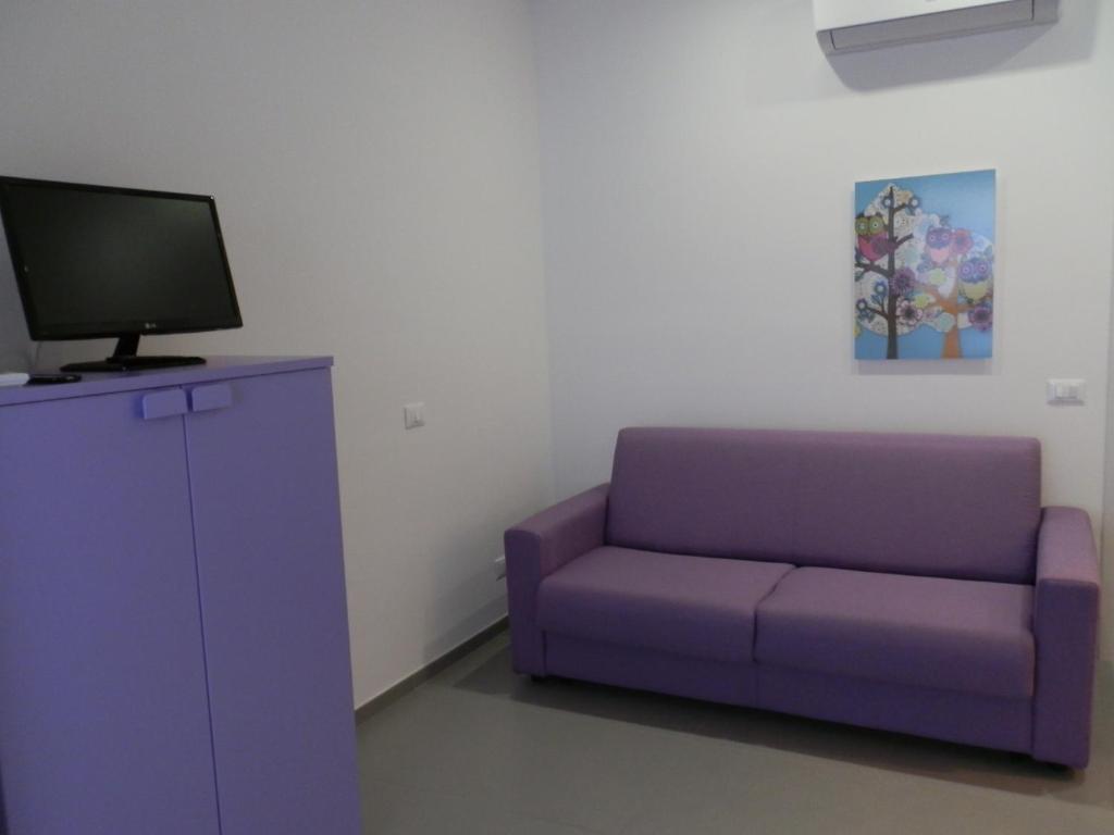 Televízia a/alebo spoločenská miestnosť v ubytovaní Lavanda