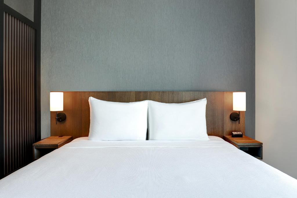 Postel nebo postele na pokoji v ubytování Hyatt Place Ottawa West