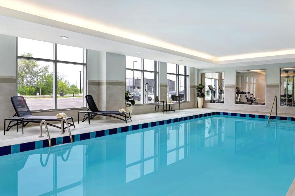 Bazén v ubytování Hyatt Place Ottawa West nebo v jeho okolí