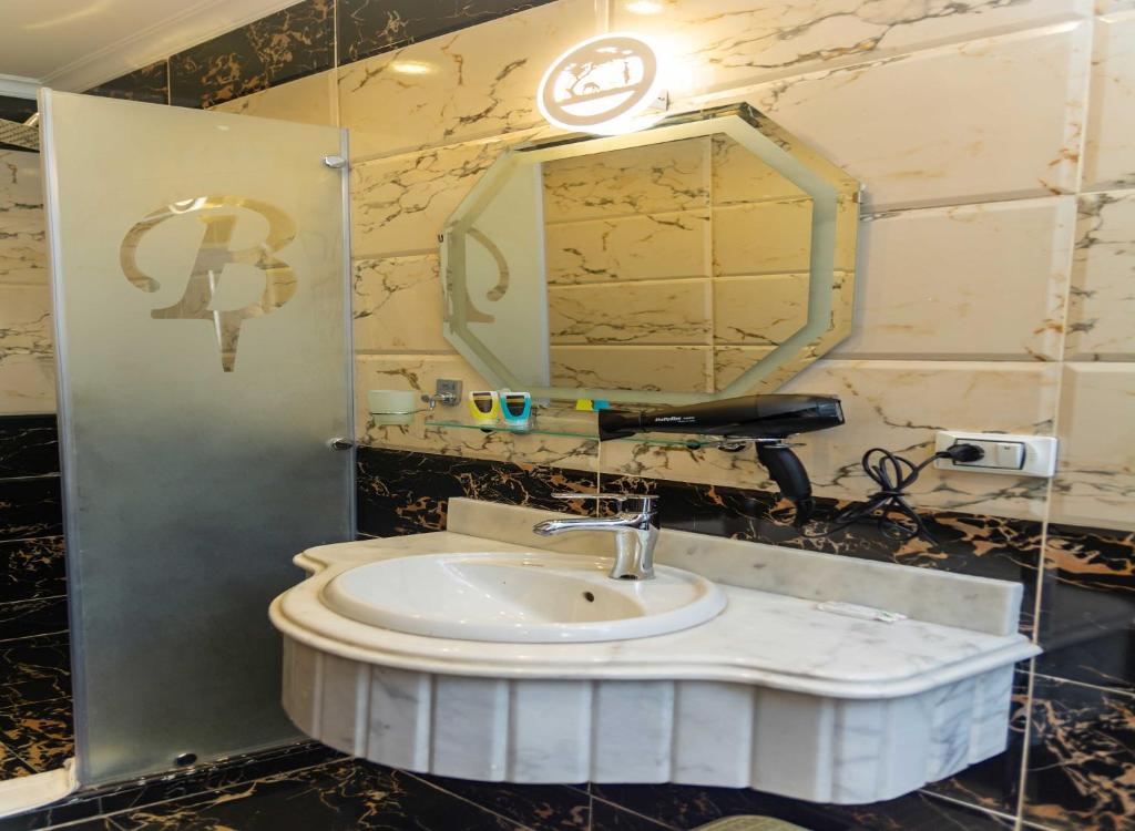 Brothers Pyramids View - 11