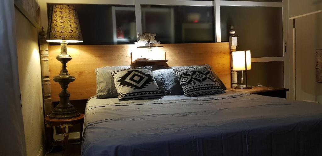 Postel nebo postele na pokoji v ubytování habitacion en casa kenya