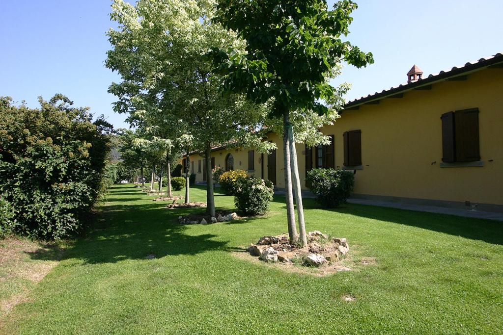 A garden outside Agriturismo Cortoreggio