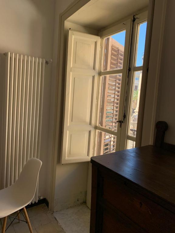 Zdjęcie z galerii obiektu FraLePorte Vintage Apartment w mieście Palermo