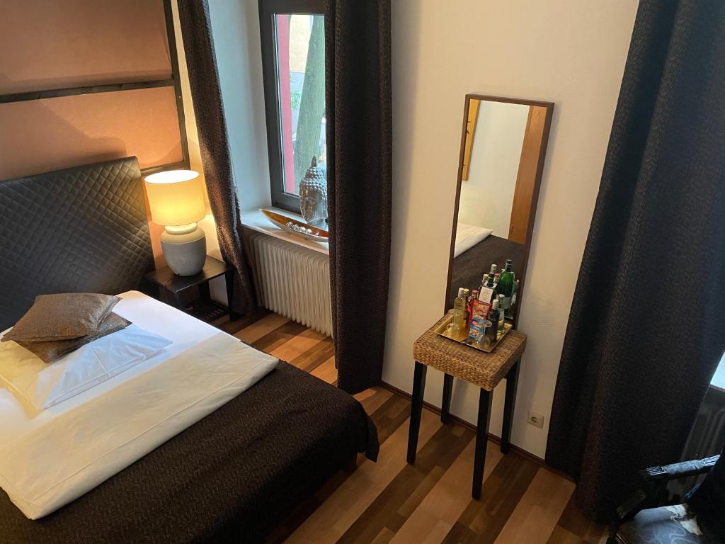 Hotel Am Volksgarten - Resim 17