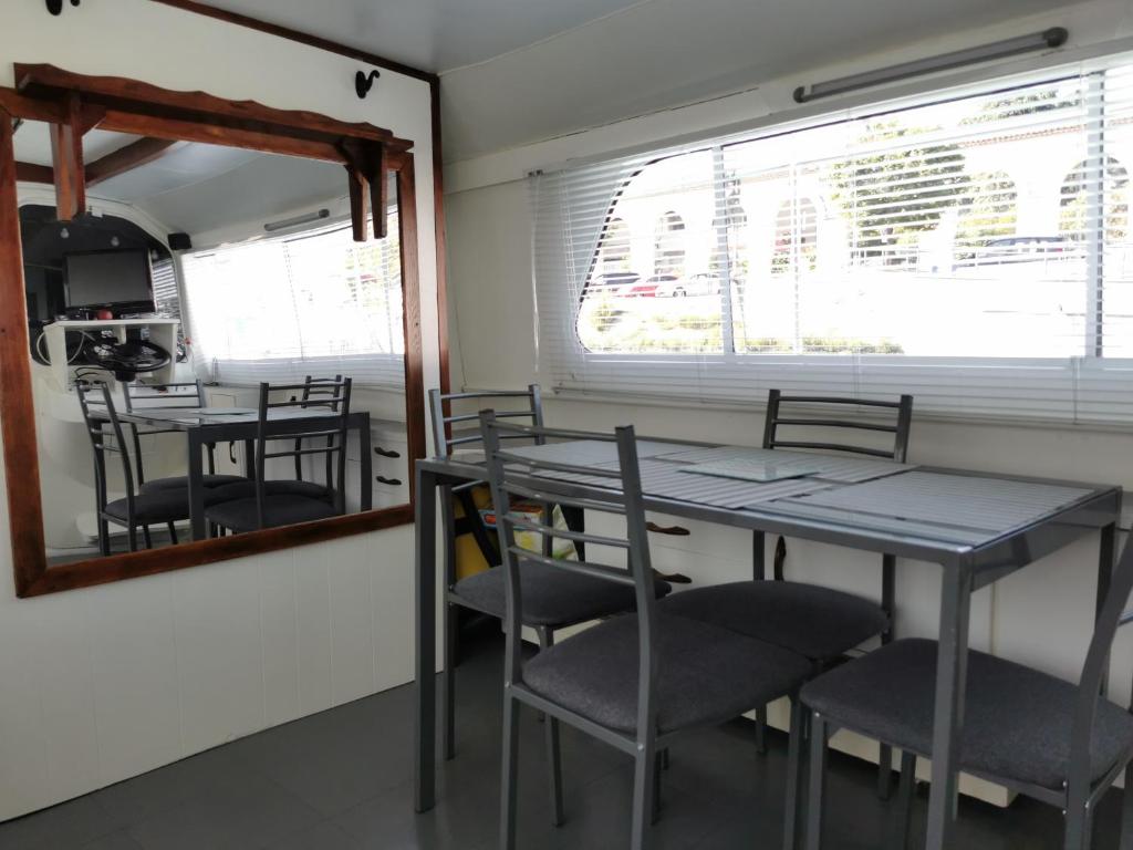 Bateau Entier 35m2 avec Terrasse - Apartment With Lake View