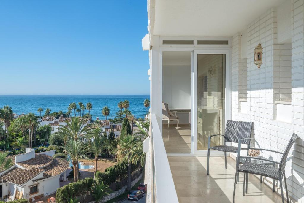 Vistas al mar en las Chapas, Marbella – Updated 2022 Prices