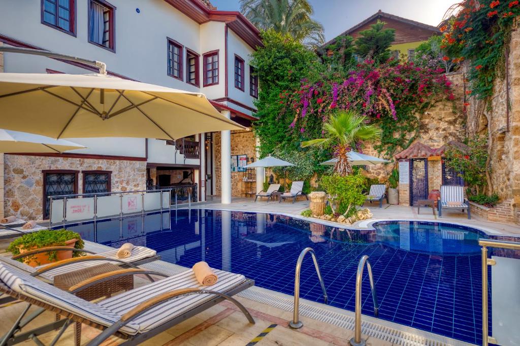 Bazén v ubytování Dogan Hotel nebo v jeho okolí
