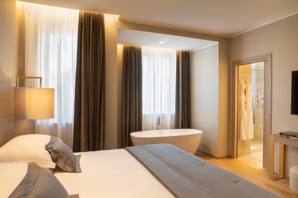 Posteľ alebo postele v izbe v ubytovaní Rosa Grand Milano - Starhotels Collezione