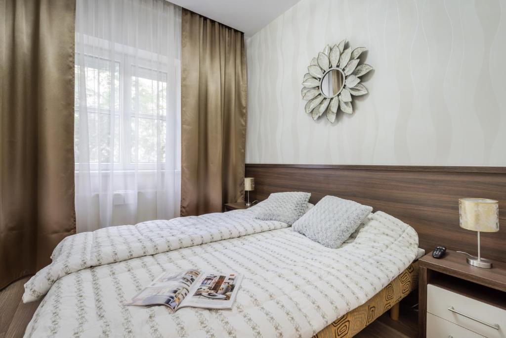 Posteľ alebo postele v izbe v ubytovaní BpR Ethereal Panoramic Suite with A/C & balcony