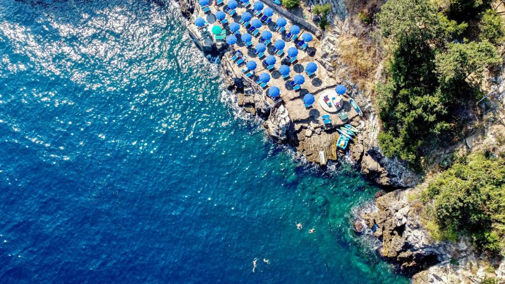 an aerial view of a beach with chairs and the water at Village Camping Santa Fortunata - Campogaio in Sorrento