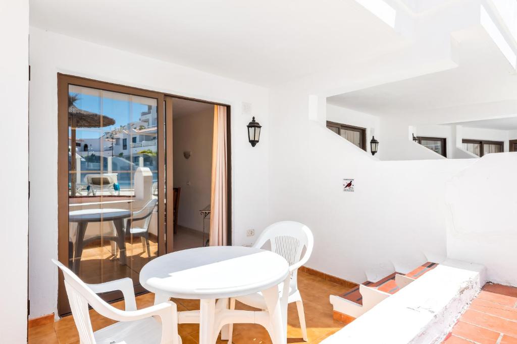Club Tenerife Apartments - 
