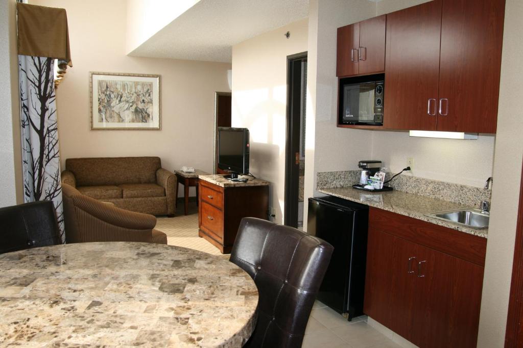 Holiday Inn Express Grove City - Premium Outlet Mall by IHG photo