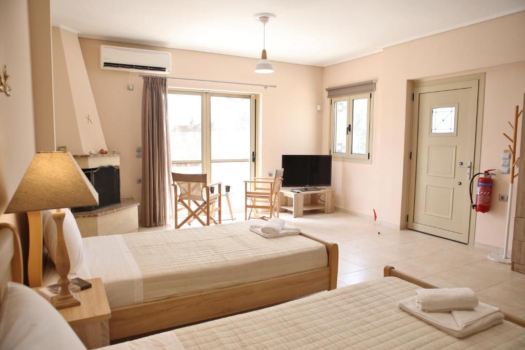 Televízia a/alebo spoločenská miestnosť v ubytovaní Lefkada Dikran's Guest House
